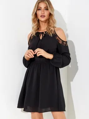 Wholesale Black Round Neck Cold Shoulder Long Sleeve Plain Lace Lace-Up Casual Dress